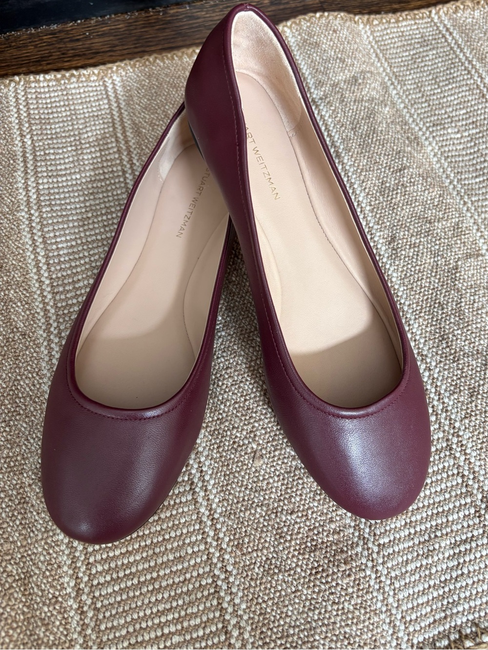 Stuart Weitzman Nadine Burgundy Leather Rounded-Toe Ballet Flats